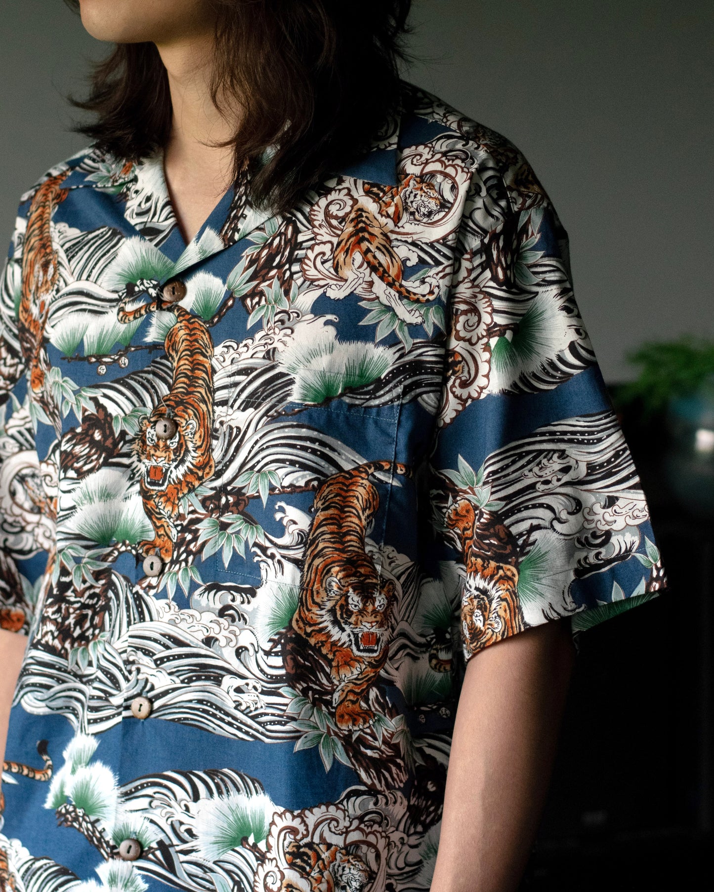 Alternates & Co. Hawaii Tiger Open Shirt (Blue)
