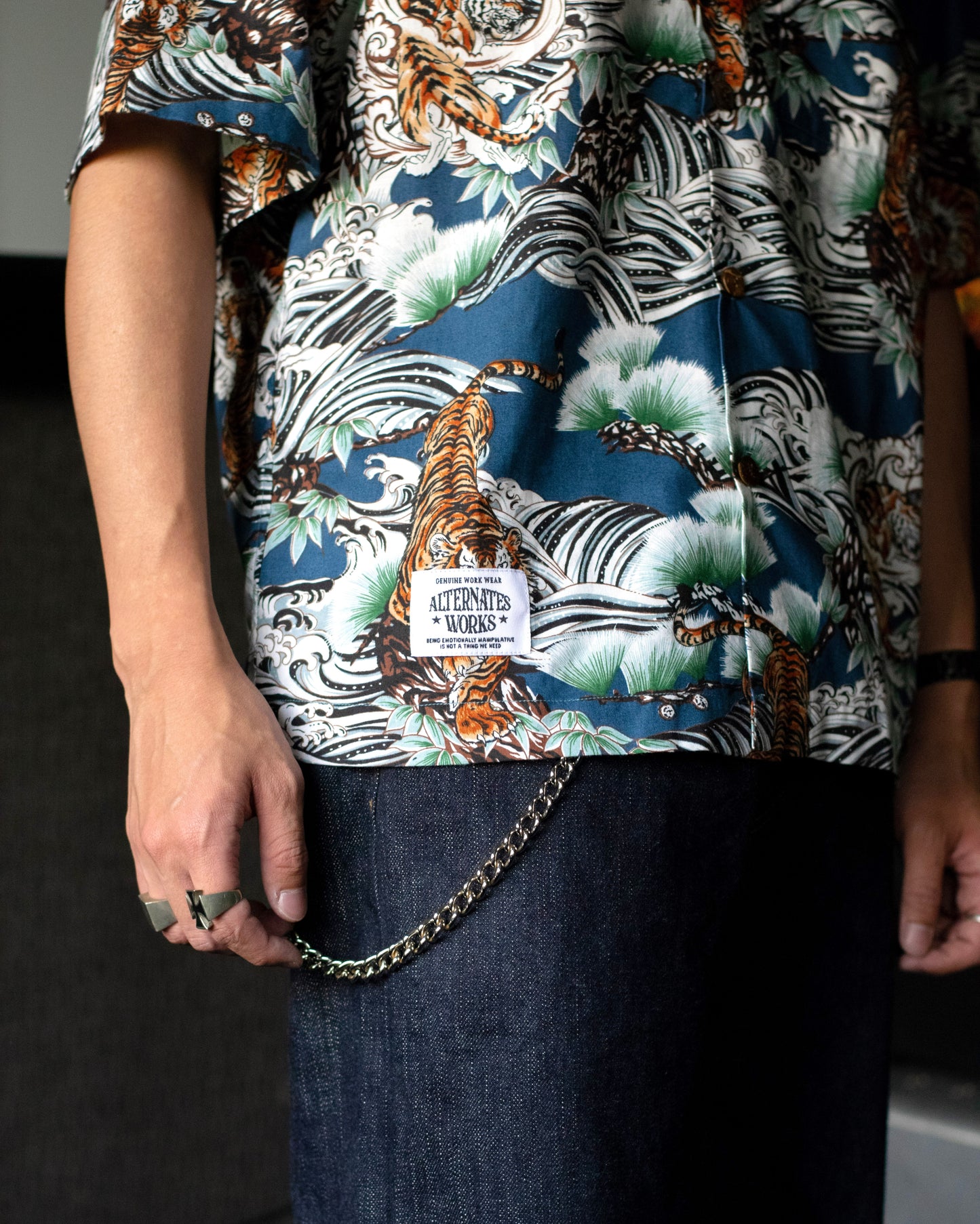 Alternates & Co. Hawaii Tiger Open Shirt (Blue)